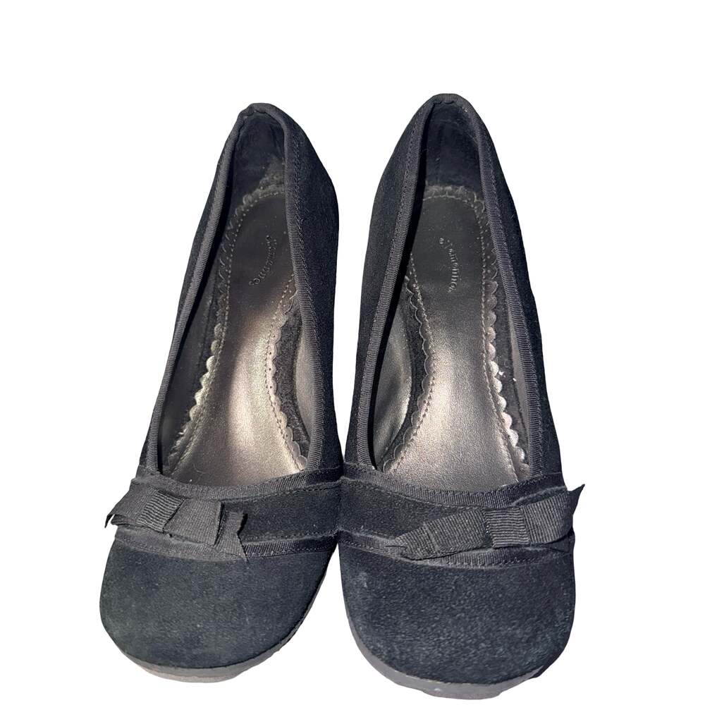 ellemenno Black Suede Bow Wedge Pumps Size 5.5